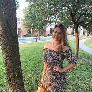 Meet your Posher, Esmeralda